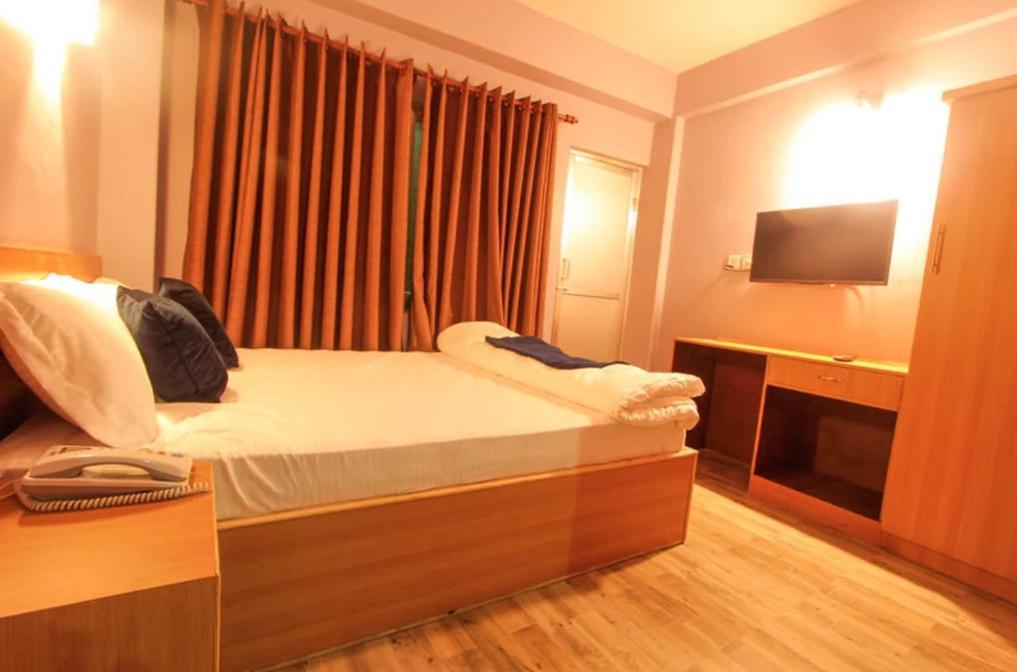 פוקהרה Paila Hostel Lakeside מראה חיצוני תמונה